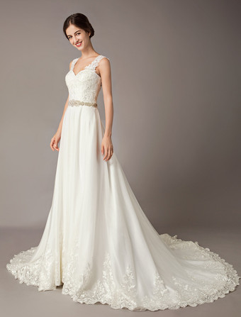 Robes de Mariée Ivoire Une Ligne Perlant Ceinture V Cou Robes De Mariée Avec Train