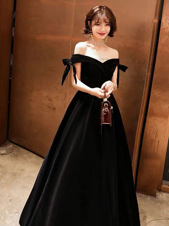 プロムドレス　2026　ロング　ベルベット　オフショルダー　リボン　ブラック床に着くフォーマルガウン