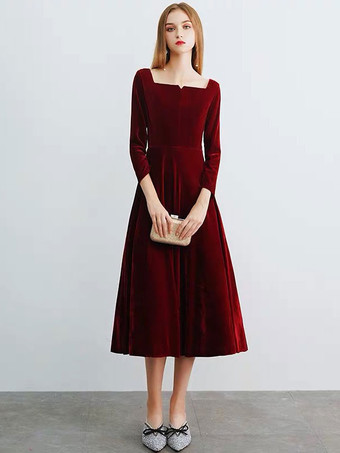 Robe cocktail col carré manche longue zip sur dos avec laçage