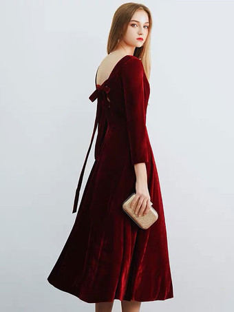 Robe cocktail col carré manche longue zip sur dos avec laçage