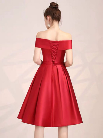 赤いウエディングドレス2025サテンオフショルダー膝丈フォーマルパーティーカクテルドレス