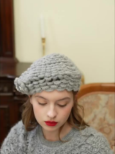 Berretti/cappelli da donna Favolosi cappelli eleganti lavorati a maglia con  ritagli invernali di design